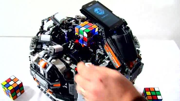 The worlds fastest Lego Mindstorms RCX speedcubing robot. Built entirely from lego elements with a lego web camera to scan the faces of the cube.